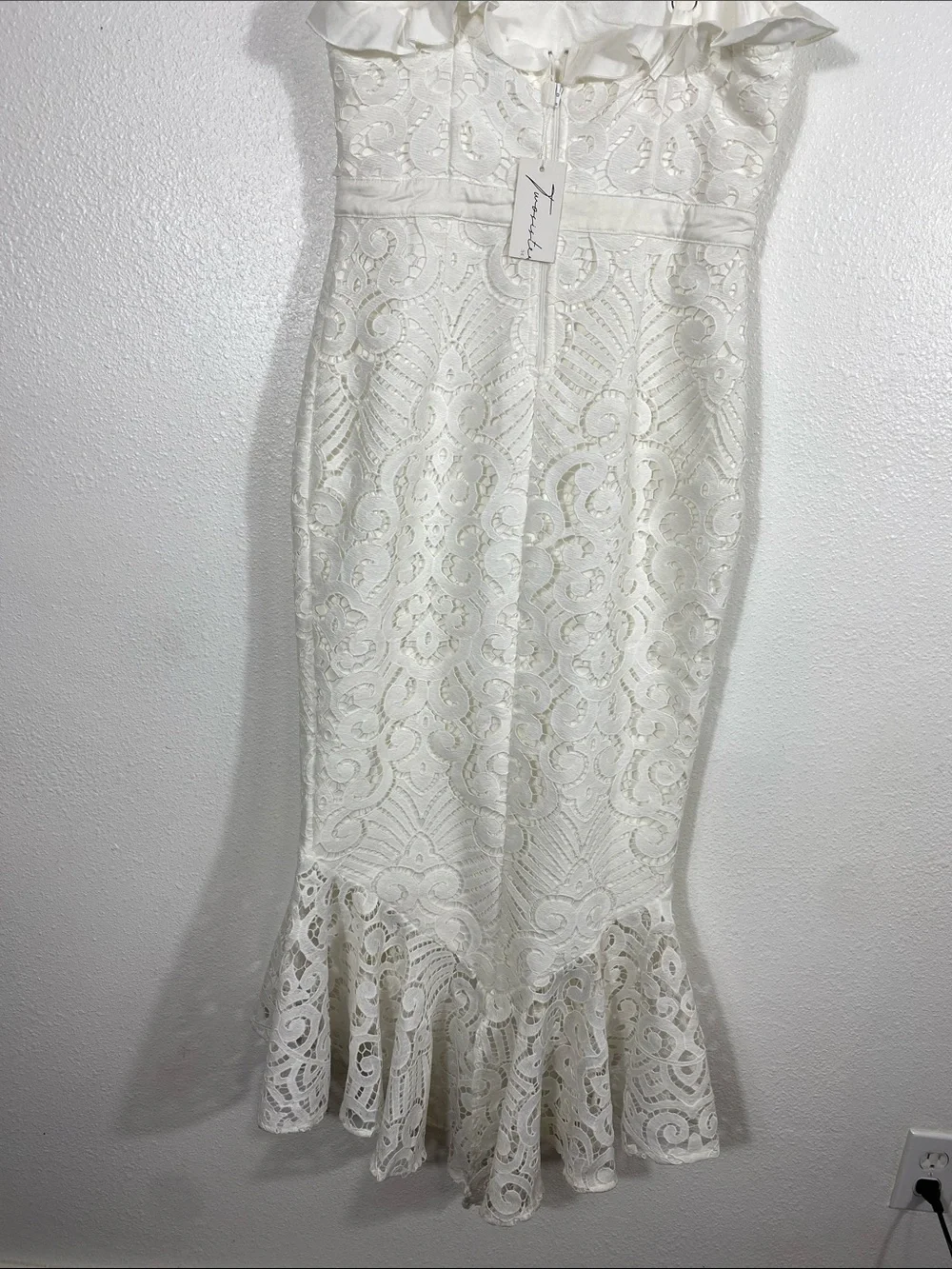 Women's White Lace Ruffle Midi Dress - Elegant Spaghetti-Strap Design Size L